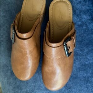 Universal Thread Tan Buckle Mules